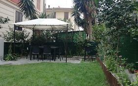 Roel Garden View